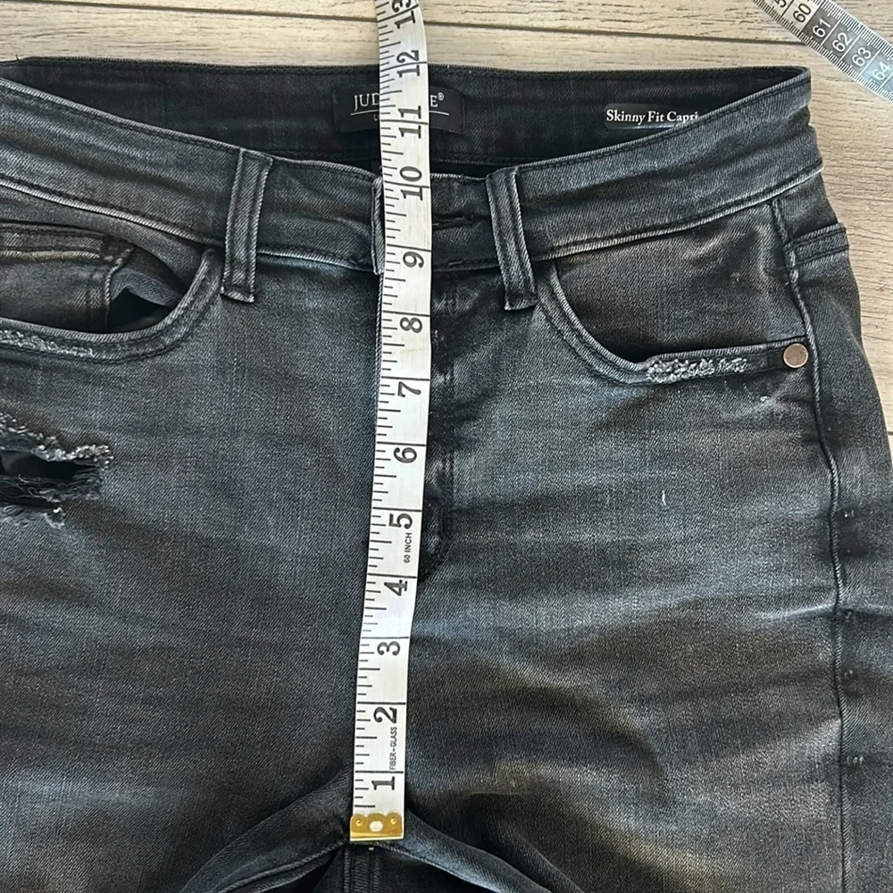 Judy Blue skinny fit capri jeans distressed size 26 black